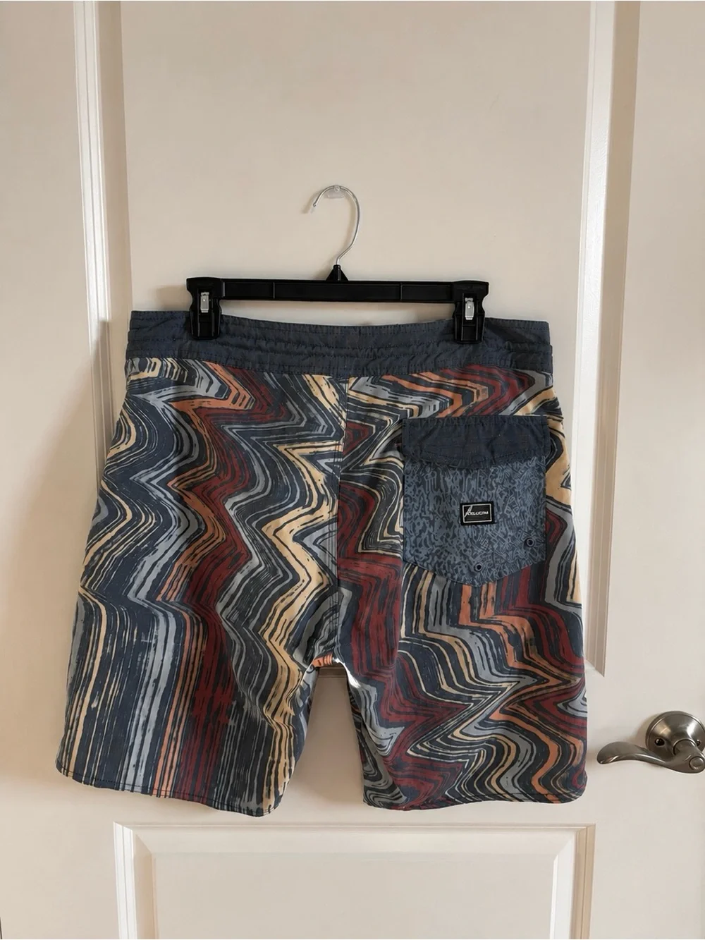 Volcom Stoneys Men’s Size 32 Abstract Print Boardshorts Swim Trunks